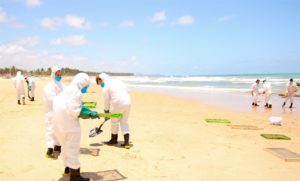 Grande Recife tem praias esvaziadas por derramamento de óleo