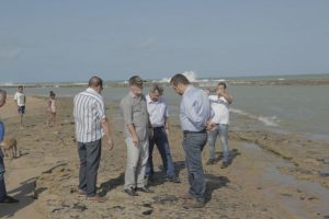 Praias alagoanas recebem visita técnica sobre manchas de óleo