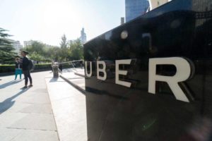 Uber tem novo prejuízo bilionário após cair mais de 8%