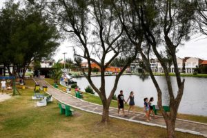 Lago do Braço Morto é opção de lazer para as crianças no RS