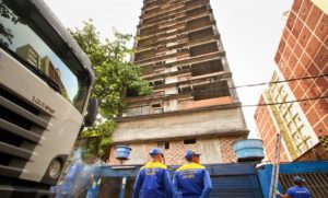 Prédio abandonado há 40 anos é interditado no Centro do Recife