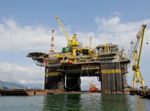 Pandemia de covid-19 prejudica produção petrolífera em maio