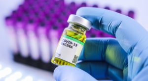 Brasil receberá 15 mi doses da vacina de Oxford a partir de janeiro