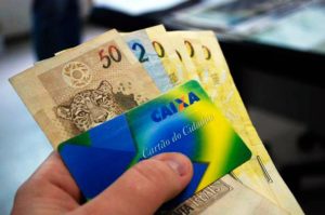 Pagamento do abono salarial fica para 2022