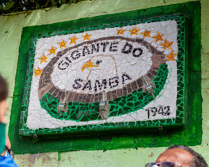 Placas criativas decoram rotas turísticas do Recife