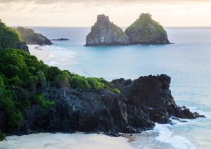 Óleo em Fernando de Noronha: fragmentos aparecem em algumas praias