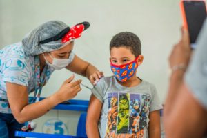 Segunda dose para as crianças: aplicação começa em 3 capitais e o DF