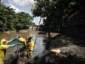 Ações de limpeza e desobstrução de canais no Recife