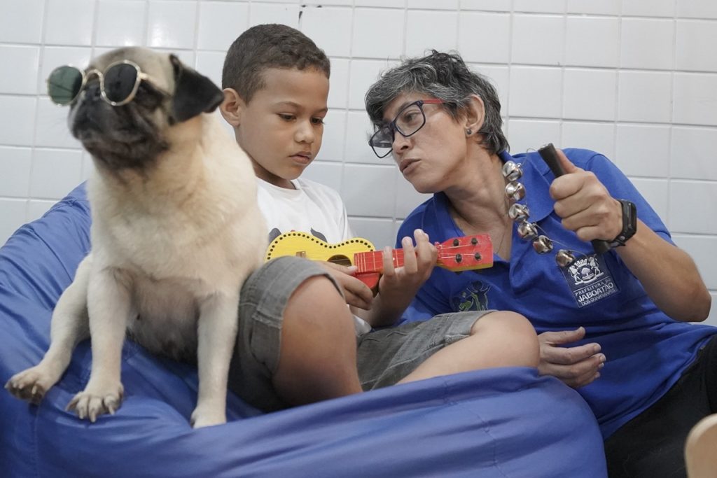 Terapia musical e cãoterapia para crianças com TEA em Jaboatão dos Guararapes Terapia musical e cãoterapia
