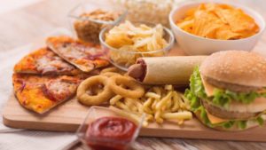 Alimentos ultraprocessados: mortes prematuras estão ligadas ao consumo
