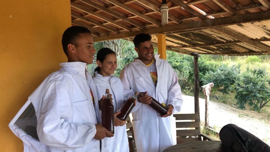 Geração de renda a jovens em Pombos: conheça iniciativa Geração de renda a jovens em Pombos