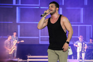 Ávine Vinny marca 6ª noite da Semana Cultural da Juventude de Ipiranga