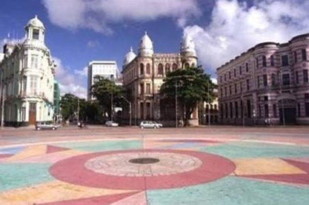 Marco Zero do Recife começa a ter estrutura montada para o Carnaval 2024