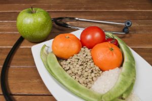 Entre saber e fazer: brasileiros reconhecem dieta saudável, mas rotina e custo dificultam mudança Entre saber e fazer: brasileiros reconhecem dieta saudável, mas rotina e custo dificultam mudança