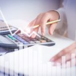 Rotativo do cartão tem queda nos juros em março, mas volume de crédito cresce no trimestre