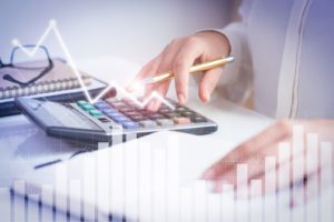 Rotativo do cartão tem queda nos juros em março, mas volume de crédito cresce no trimestre Rotativo do cartão tem queda nos juros em março, mas volume de crédito cresce no trimestre