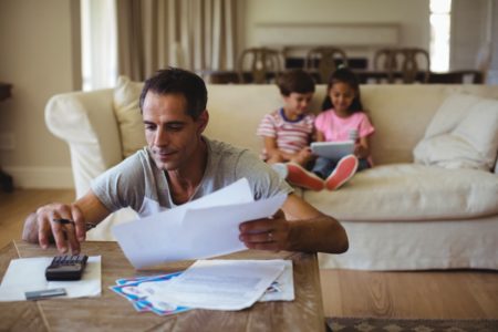 Bolsa Família e BPC seguem essenciais para milhões de famílias com renda até 70% menor, aponta IBGE