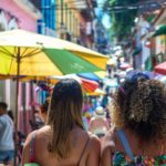 Olinda inicia prévias de carnaval com desfile da Pitombeira dos Quatro Cantos
